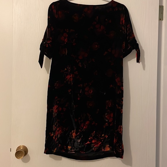 Loft velvet shift dress with tie sleeves - Picture 5 of 7